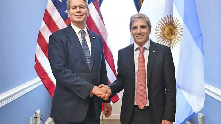 Scott Bessent confirmó el auxilio para Argentina: swap por US$ 20 mil millones y compra de pesos