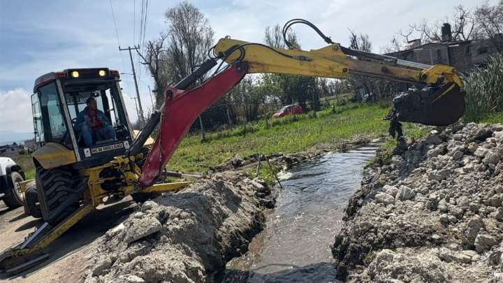Desazolve, bombas y costales: acciones en San Pedro Cholula para enfrentar acumulación de agua