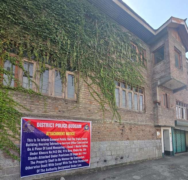 Budgam Police in Action mode ; attached Head Office of banned Organisation Tehreek