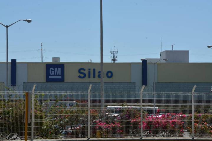 Reportan paro total en GM Silao por bloqueos campesinos en Guanajuato