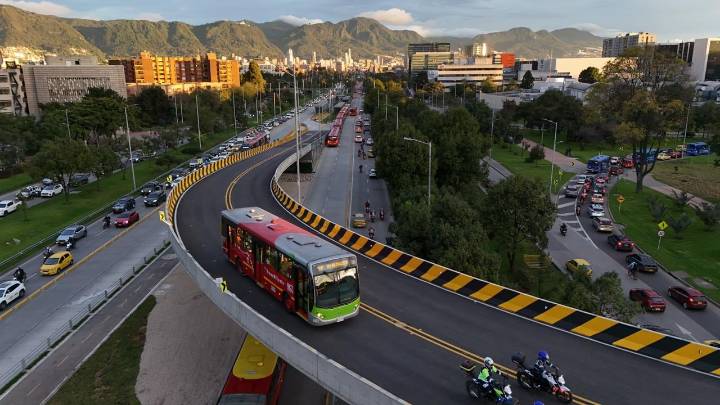 Bogotá estrena puente curvo ecológico de TransMilenio: Galán promete menos tiempo para ir al centro
