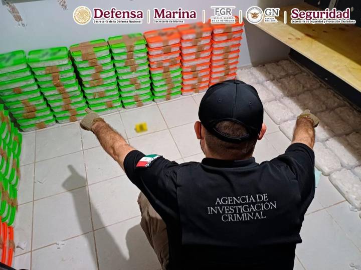 Aseguran 385 kilogramos de metanfetamina tras cateo en Culiacán