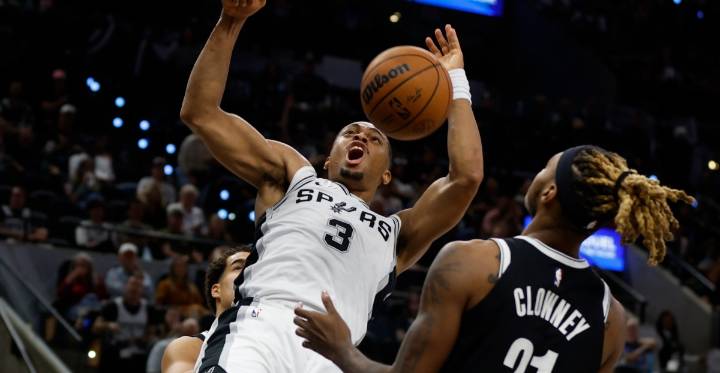 Open Thread: Keldon Johnson grabs his 2000th career rebound