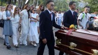 Familiares y amigos despiden en Medellín al cantante "B King", asesinado en Edomex