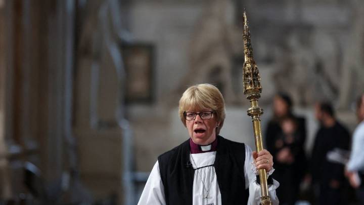 Sarah Mullally, primera mujer nombrada jefa de la Iglesia Anglicana