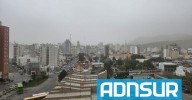 12:52 Alerta naranja por vientos de hasta 120 km/h en Comodoro: suspensión de clases en escuelas y corte de ruta