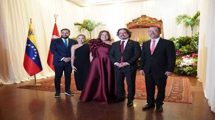 Venezuela acompaña celebración del 102° aniversario de la República de Türkiye