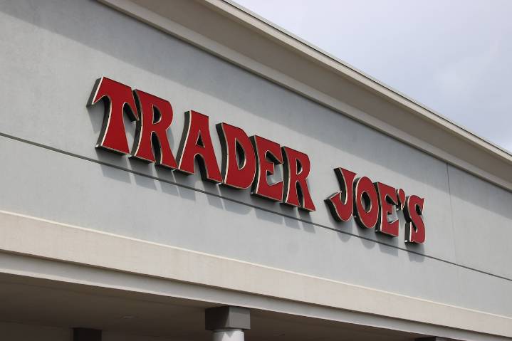 4 deaths, many hospitalized by contaminated meals sold at major grocery chains