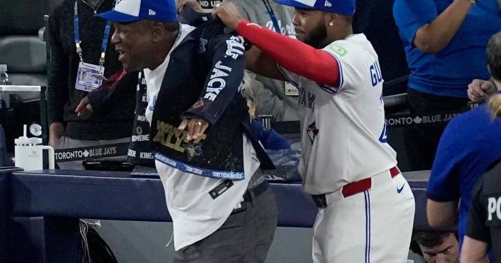 Joe Carter wears Blue Jays' home run jacket after throwing first pitch at World Series Game 2