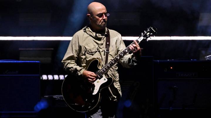 Oasis' Paul Arthurs steps away from tour amid prostate cancer diagnosis