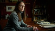 La película de Netflix para los fanáticos del misterio: una periodista tendrá que resolver un trágico suceso