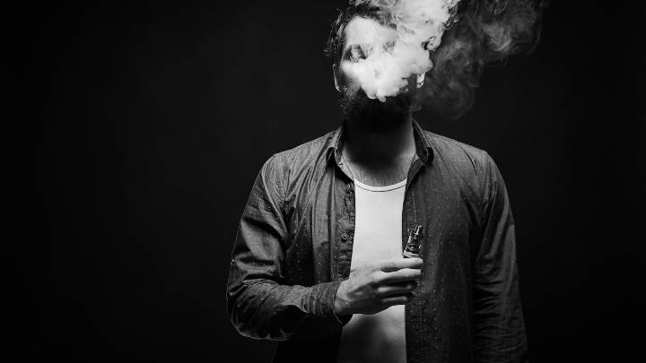 ¿Pueden los vapeadores causar cáncer de pulmón? Esto dicen los expertos ante su aumento, los daños y la situación en Colombia