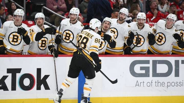 Pastrnak has a 3-point night in the Bruins' 3-1 victory over Ovechkin and the Capitals