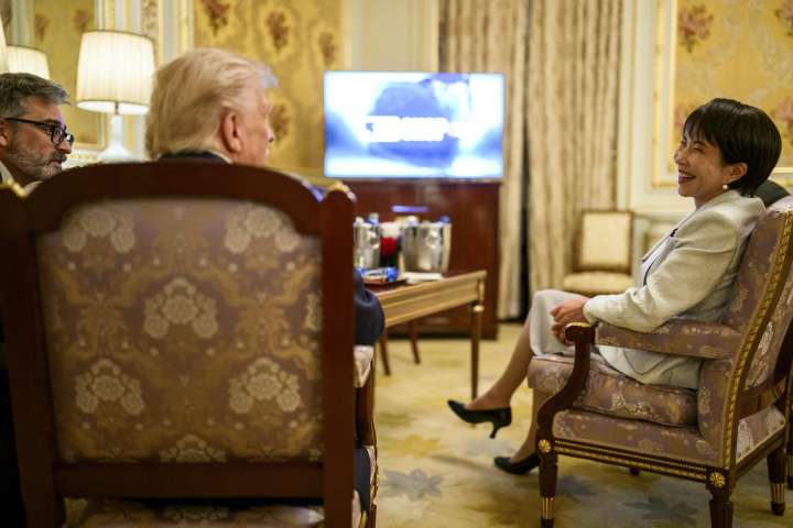 La cumbre entre Trump y Takaichi empezó tarde porque estaban viendo un partido de Ohtani