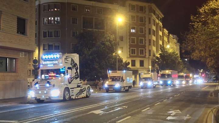 Decenas de camiones toman el centro de Pamplona en protesta por el "abandono" del sector