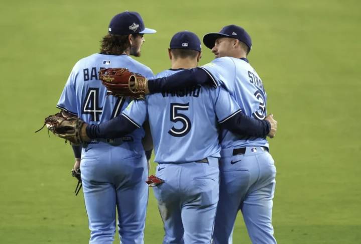 Azulejos quedan a una victoria de conquistar Serie Mundial