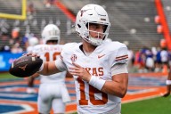 Sarkisian: Manning showed 'contact courage' under 'not ideal conditions'