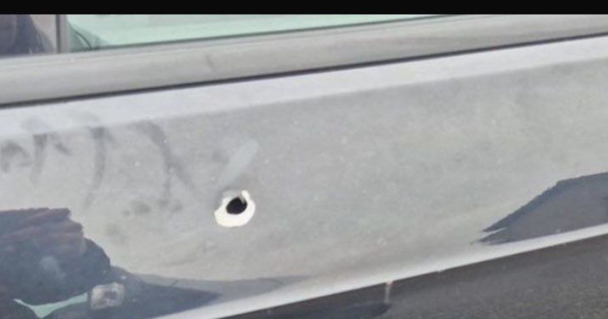 Greenock 'drugs turf war' sees bullet fired at Audi after machete thugs target home