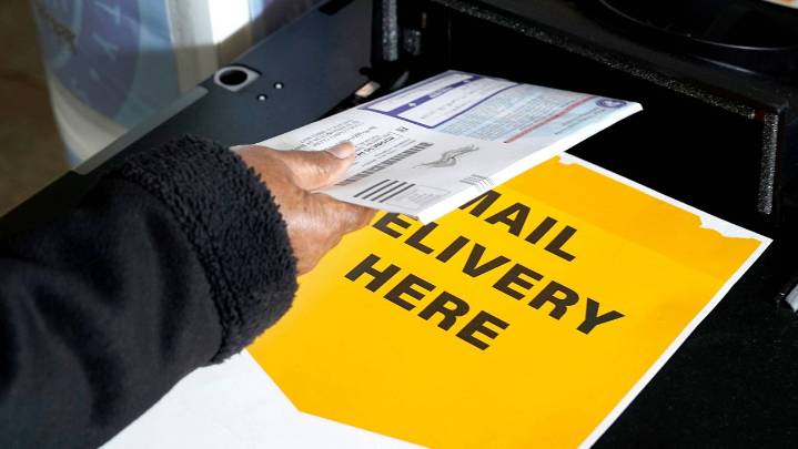 Supreme Court seems ready to revive GOP challenge to Illinois mail