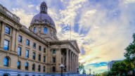 Alberta government ending hybrid work policy for public servants starting in February