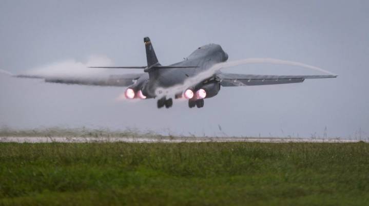 US military flew supersonic B-1 bombers up to the coast of Venezuela