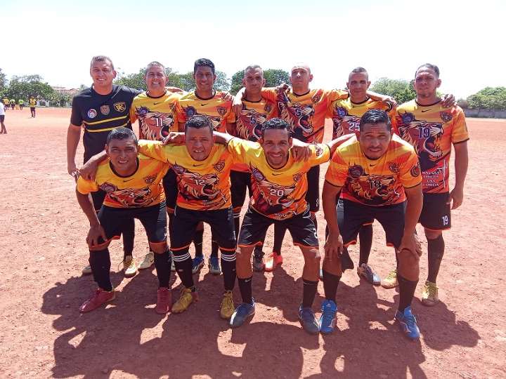 Lyon ganó y acecha a los líderes Millonarios y Huracán que...