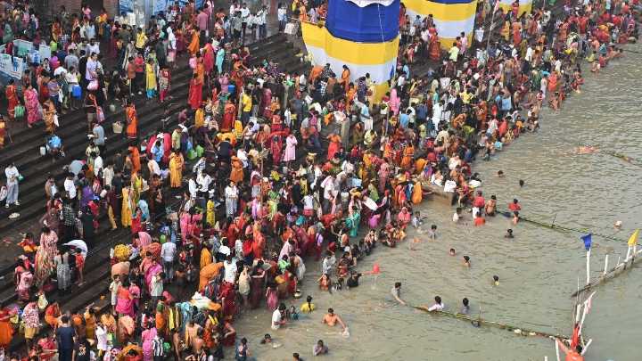Chhath Puja celebrations: Check out traffic restrictions and diversions in Delhi; bank holidays