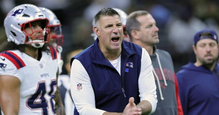 Mike Vrabel, Patriots survive a brutal day from NFL officials