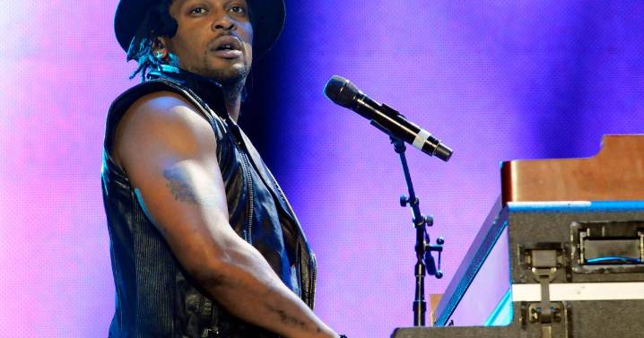 D’Angelo, Grammy-winning R&B singer who became an icon with ‘Untitled (How Does It Feel),’ dies