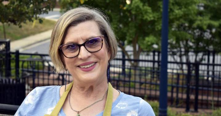 Longtime graphic designer Cheryl Dapsauski rebels against digital art 