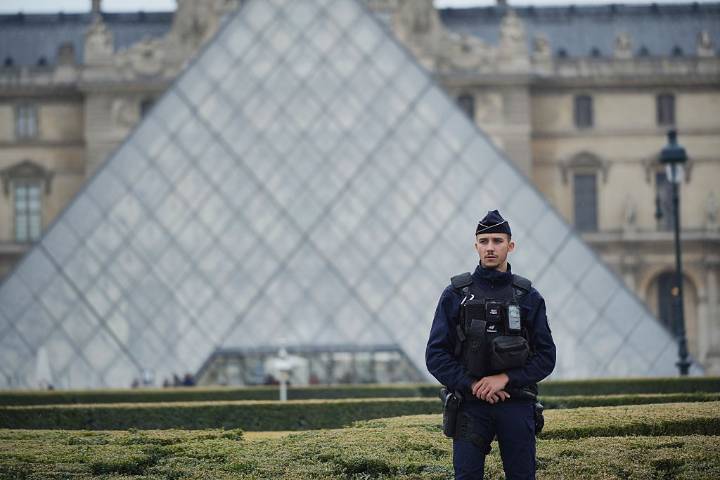 The Louvre heist shames France