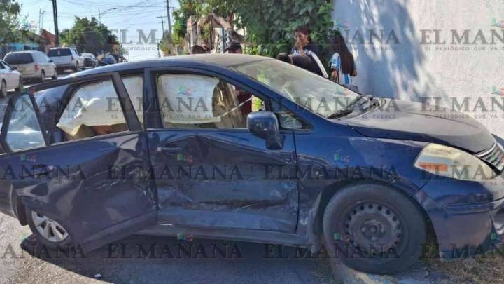 Ignora la luz roja y provoca choque en Nuevo Laredo; mujer y dos menores resultan lesionados