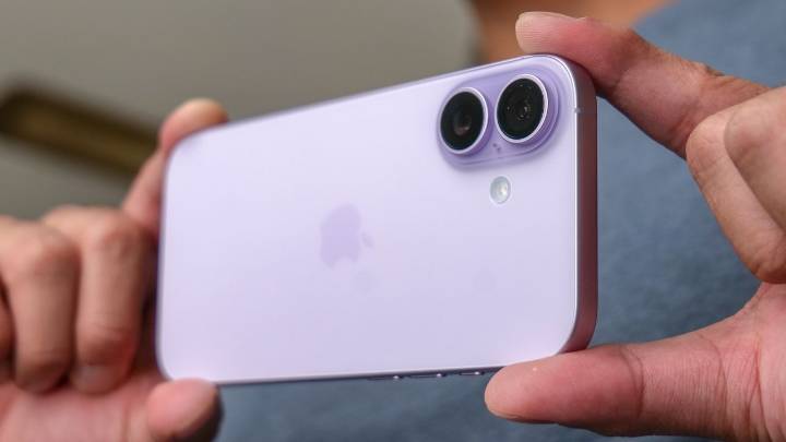 iPhone 17 has a Dual Capture video recording feature that records front and back cameras together