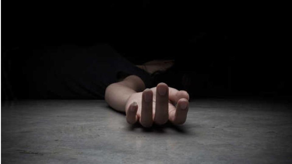 Labourer ends life after his love rejection in Shamshabad