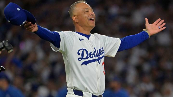 Dodgers’ Dave Roberts ‘not buying’ Pat Murphy, Brewers’ ‘Lou Holtz’ schtick