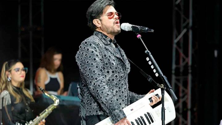 Disfrutan saltillenses concierto de Aleks Synteka a beneficio