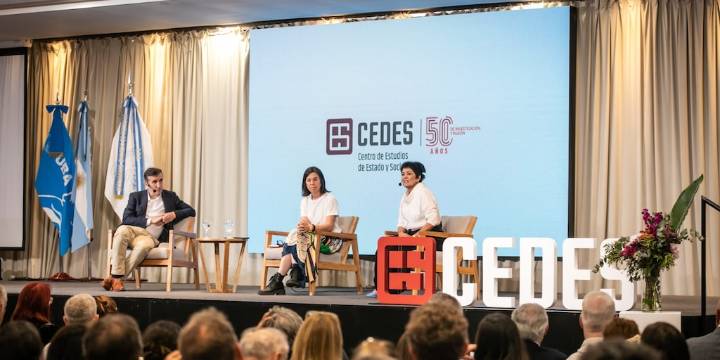 Cedes celebró 50 años con un  documental y un debate sobre la democracia