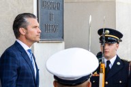 Secretario de Guerra de Trump llega a Memphis para supervisar despliegue de tropas