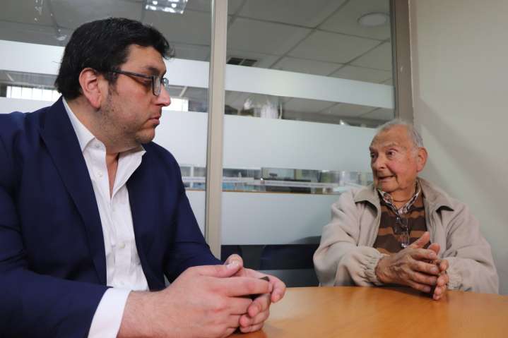 Llevaba 3 años sin luz: Corte de Apelaciones ordena a empresa eléctrica reponer suministro a adulto mayor