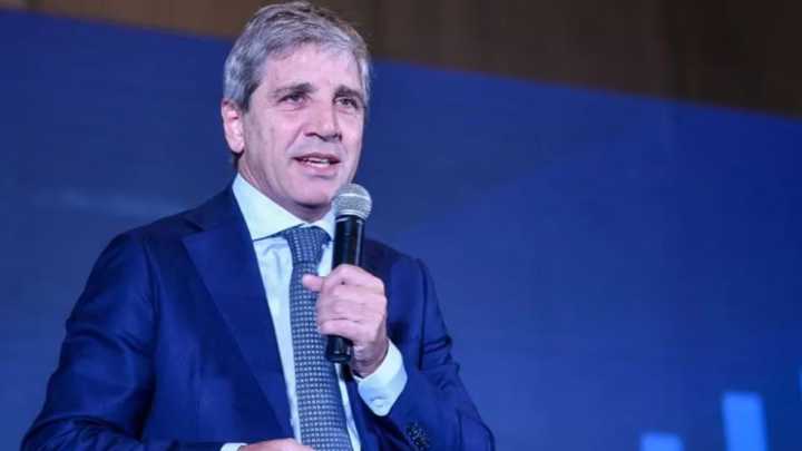 Luis Caputo anunció reformas laborales y provisionales, descartó una devauación y pidió apoyo a empresarios argentinos