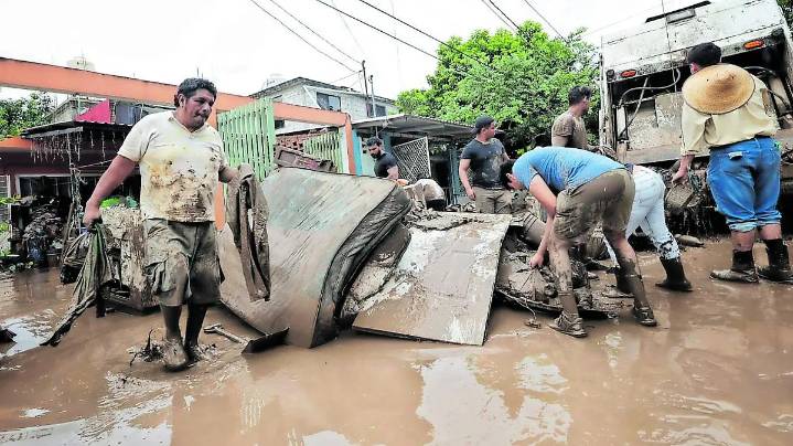Semar mantiene despliegue de auxilio en Veracruz, Puebla, San Luis Potosí e Hidalgo ante afectaciones por lluvias