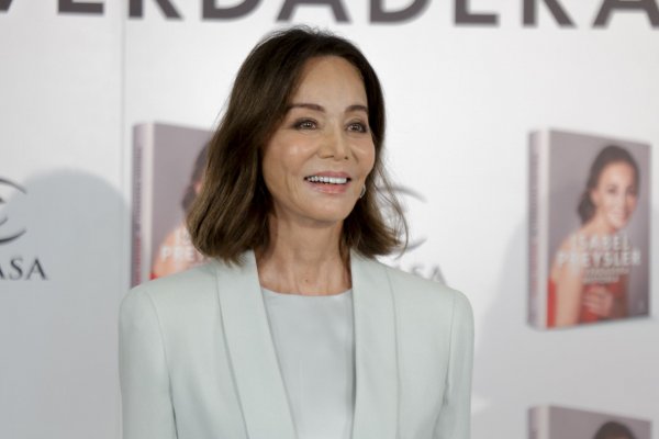 La americana impecable de Isabel Preysler es un 10 en moda y un 10 en tendencias