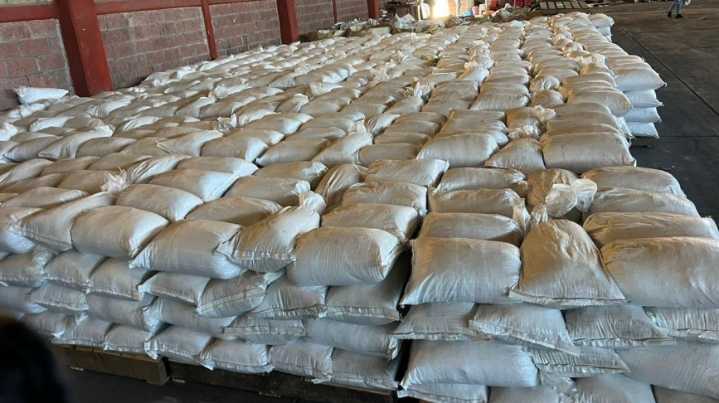 Aseguran más de 2 mil costales con precursores químicos para fabricar drogas en Durango