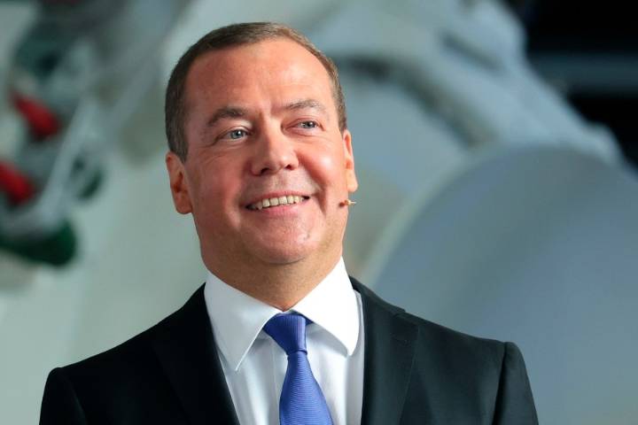 Trump supplying Tomahawk missiles to Ukraine ‘could end badly’: Medvedev