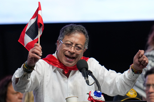 Petro llama a miles de seguidores a recolectar firmas para una Asamblea Constituyente en Colombia