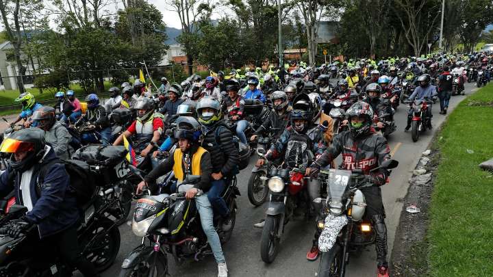 Motociclistas responden a prohibición de parrillero: preparan bloqueos y concentraciones; estos son los puntos de encuentro