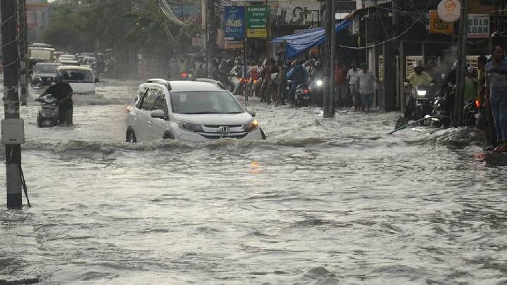 Assam: Relentless rains throw Guwahati into chaos, expose drainage woes
