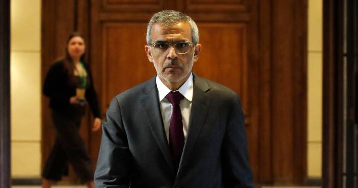 Ministro Cordero y expulsión de migrantes irregulares: “No hay avión que aterrice en Venezuela para estos efectos”