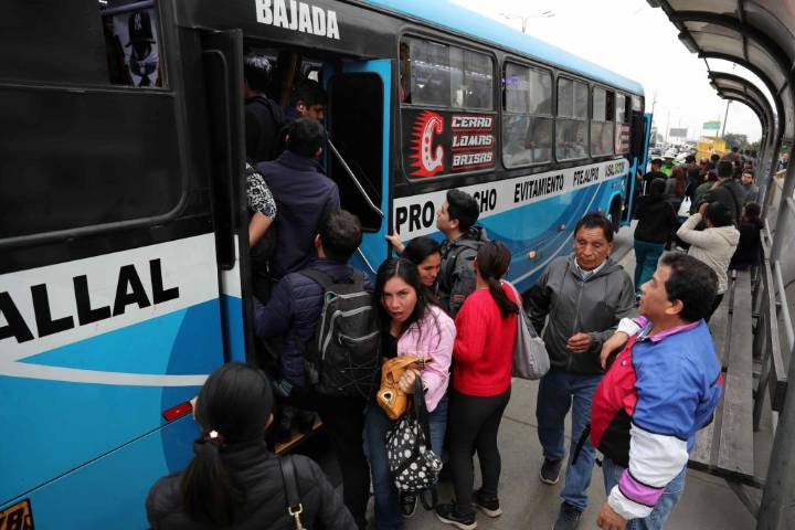 Transporte urbano en Lima y Callao levanta paro tras compromiso gubernamental