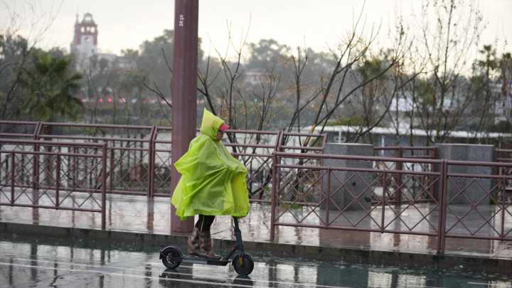 Aviso amarillo este domingo en Huelva, Cádiz y Almería por tormentas con descenso de las temperaturas